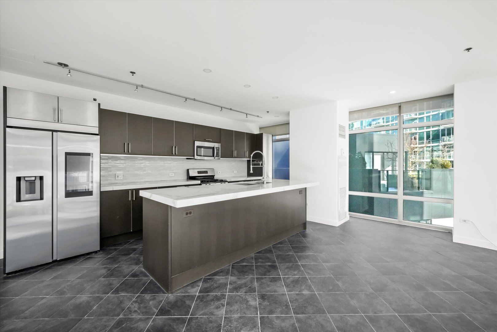 510 W ERIE Street Unit: 601