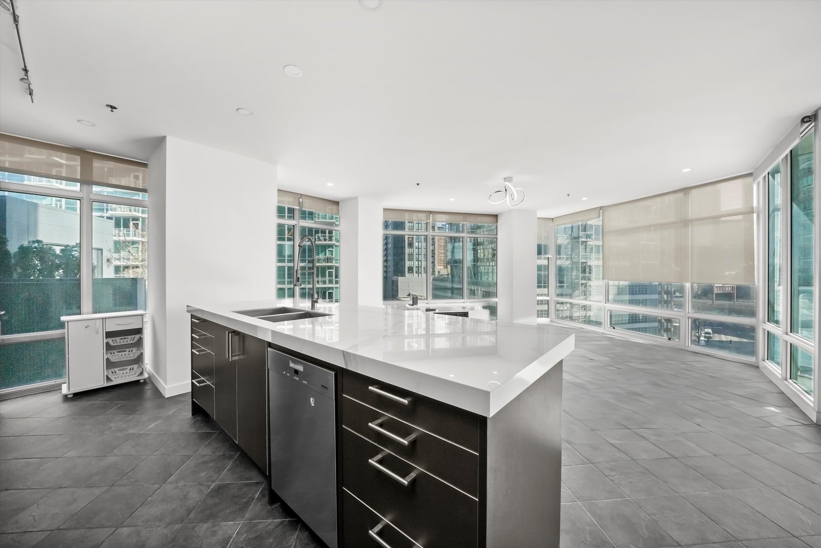 510 W ERIE Street Unit: 601