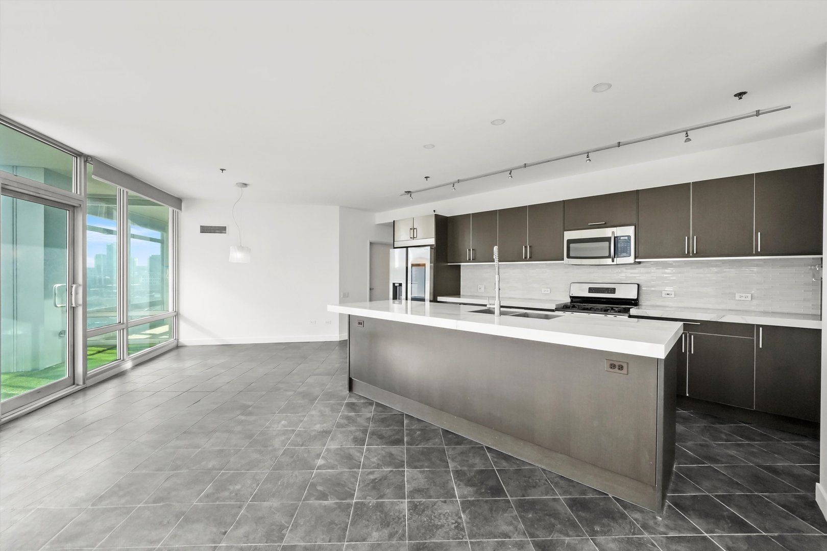 510 W ERIE Street Unit: 601
