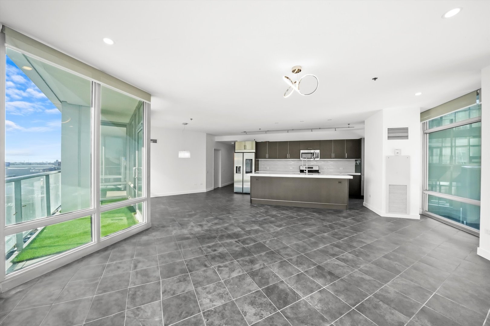 510 W ERIE Street Unit: 601