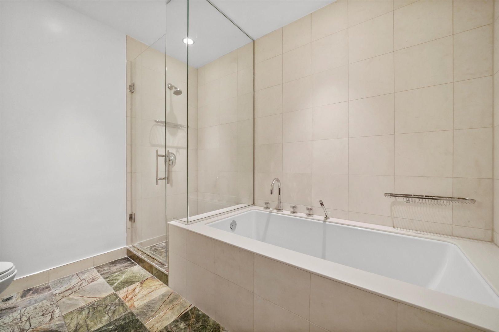 510 W ERIE Street Unit: 601