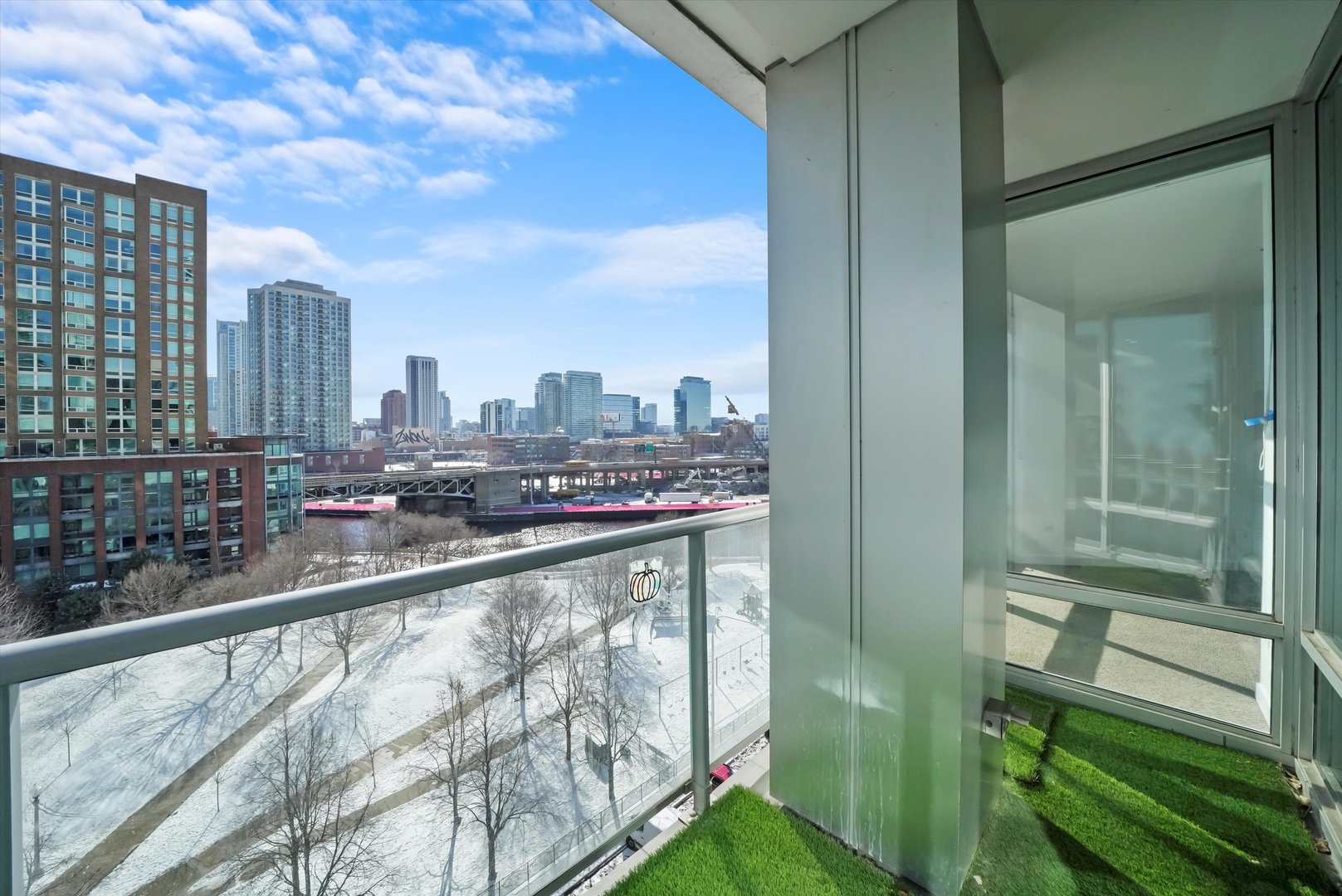 510 W ERIE Street Unit: 601