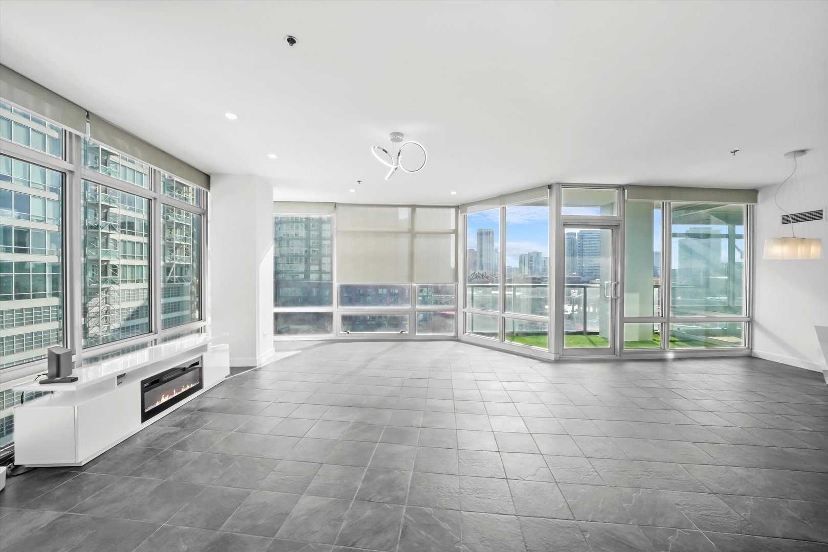 510 W ERIE Street Unit: 601