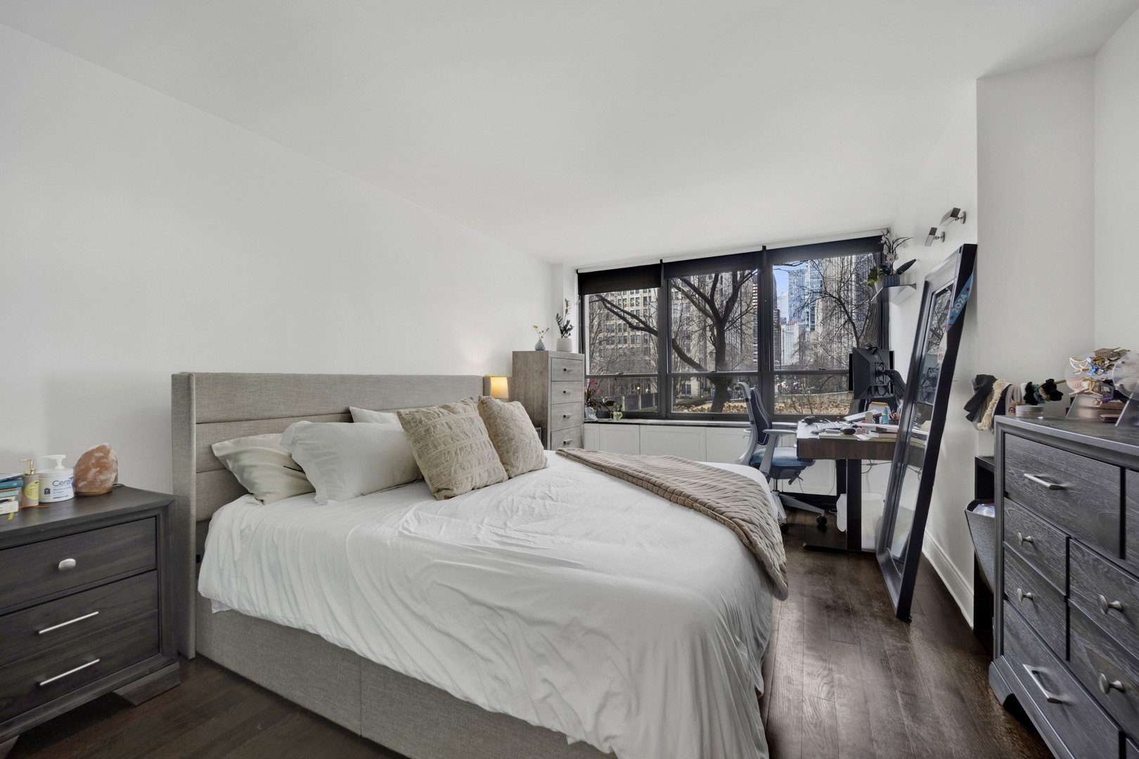 222 E PEARSON Street Unit: 204