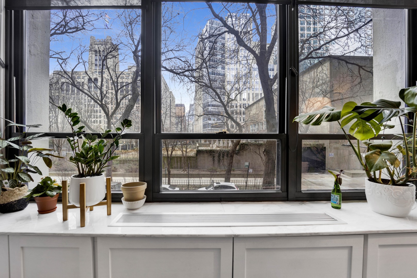 222 E PEARSON Street Unit: 204