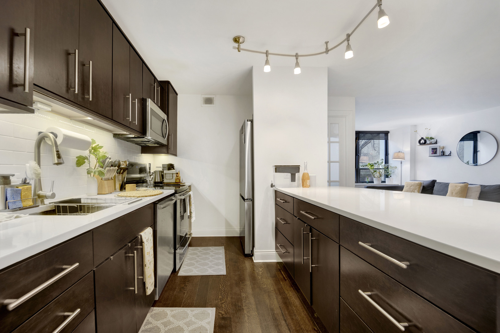 222 E PEARSON Street Unit: 204