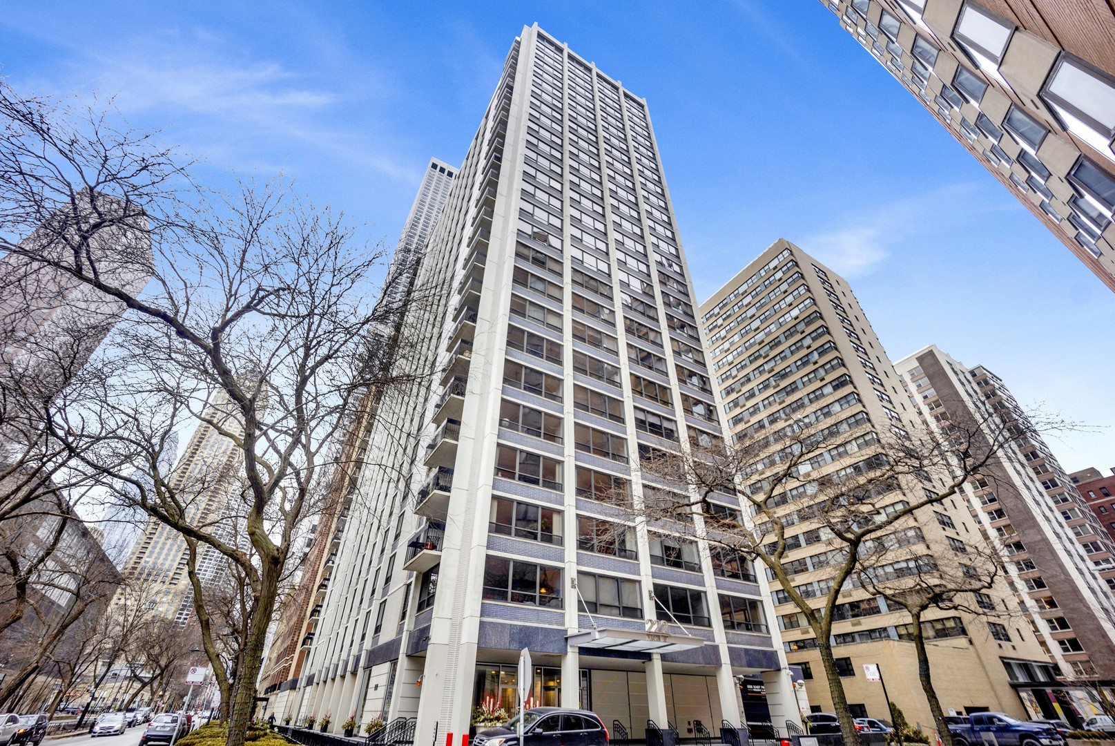 222 E PEARSON Street Unit: 204