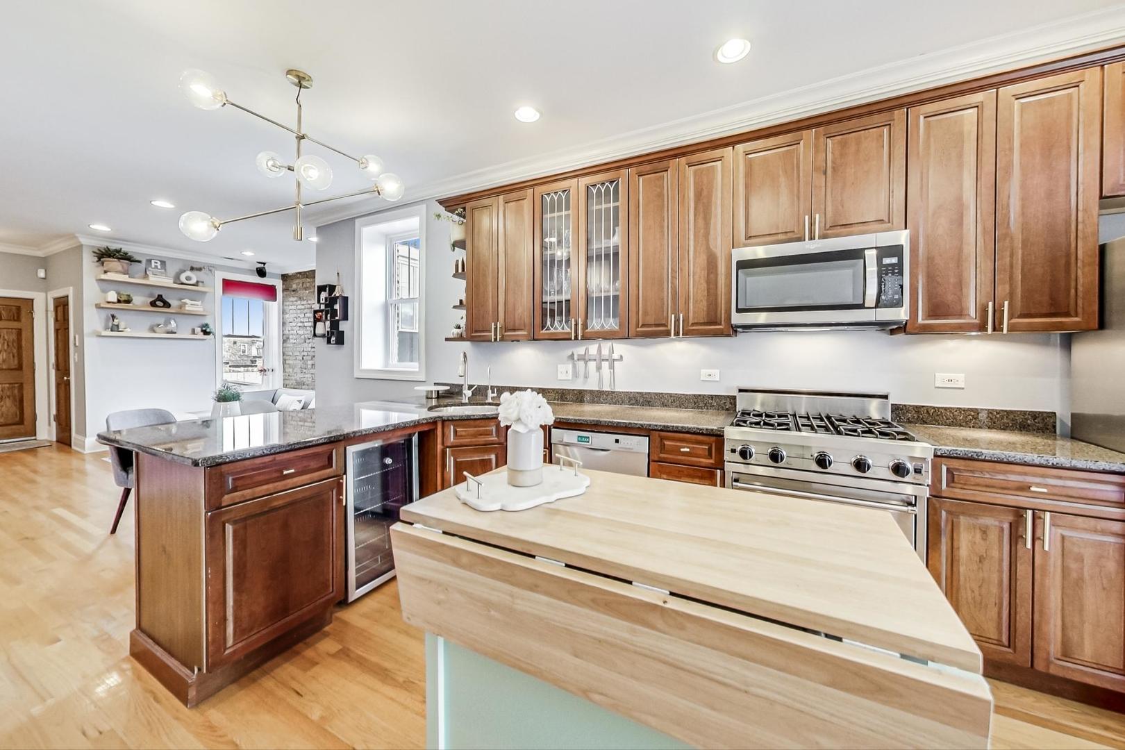 2661 W Leland Avenue Unit: 3