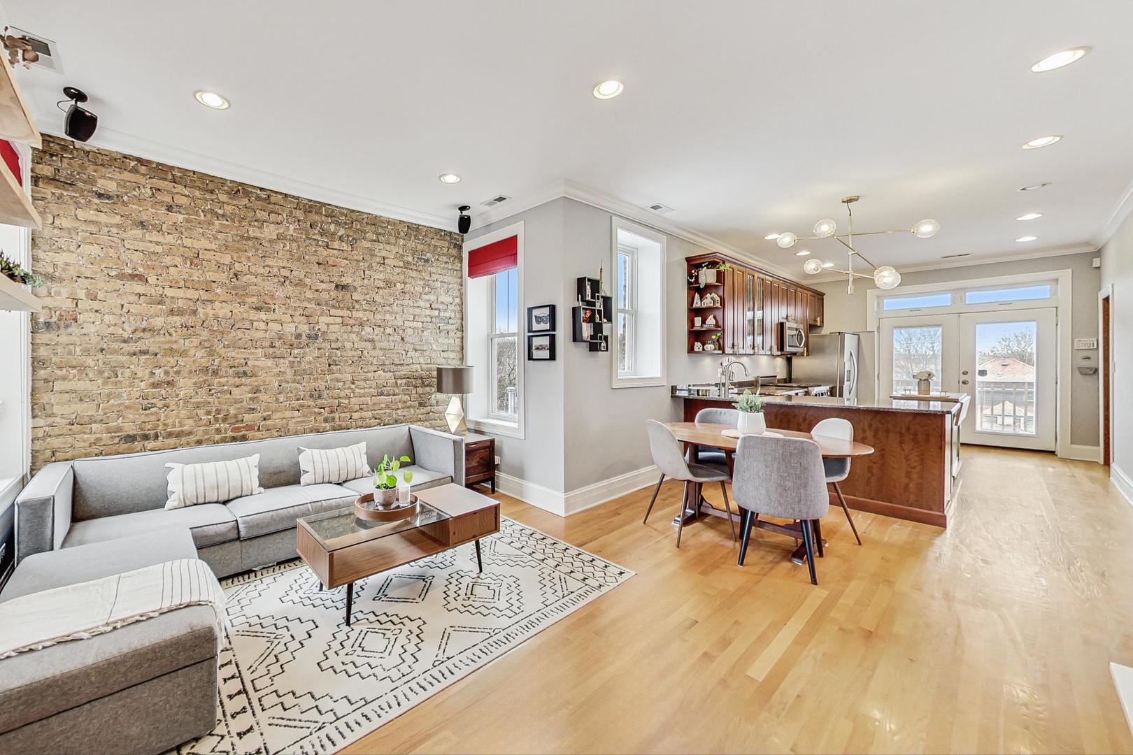 2661 W Leland Avenue Unit: 3