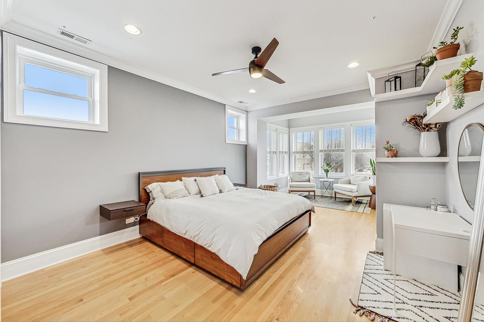 2661 W Leland Avenue Unit: 3