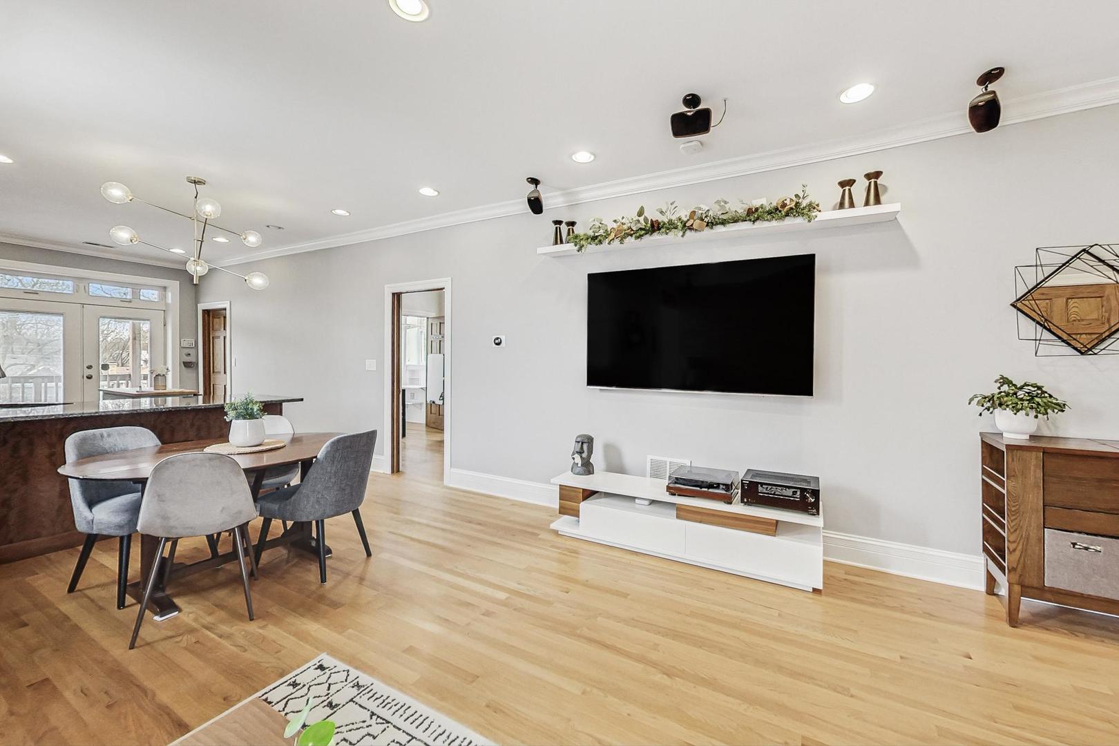 2661 W Leland Avenue Unit: 3