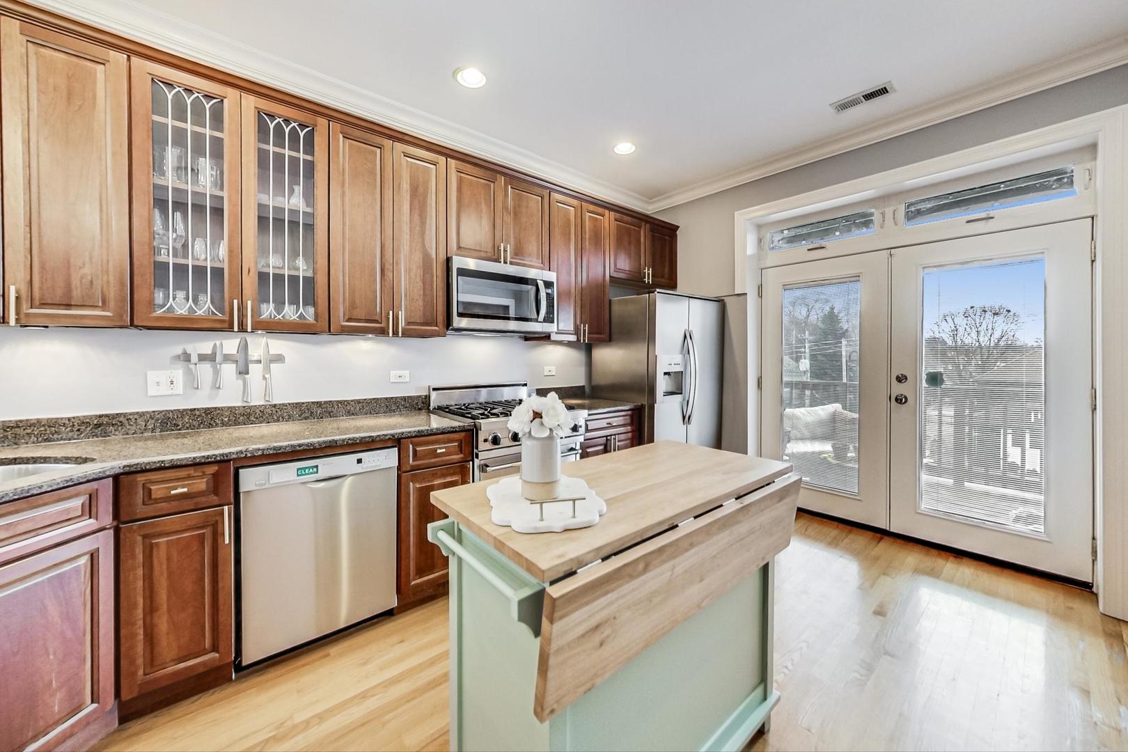 2661 W Leland Avenue Unit: 3