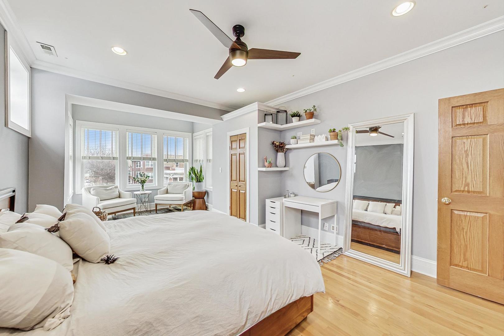 2661 W Leland Avenue Unit: 3