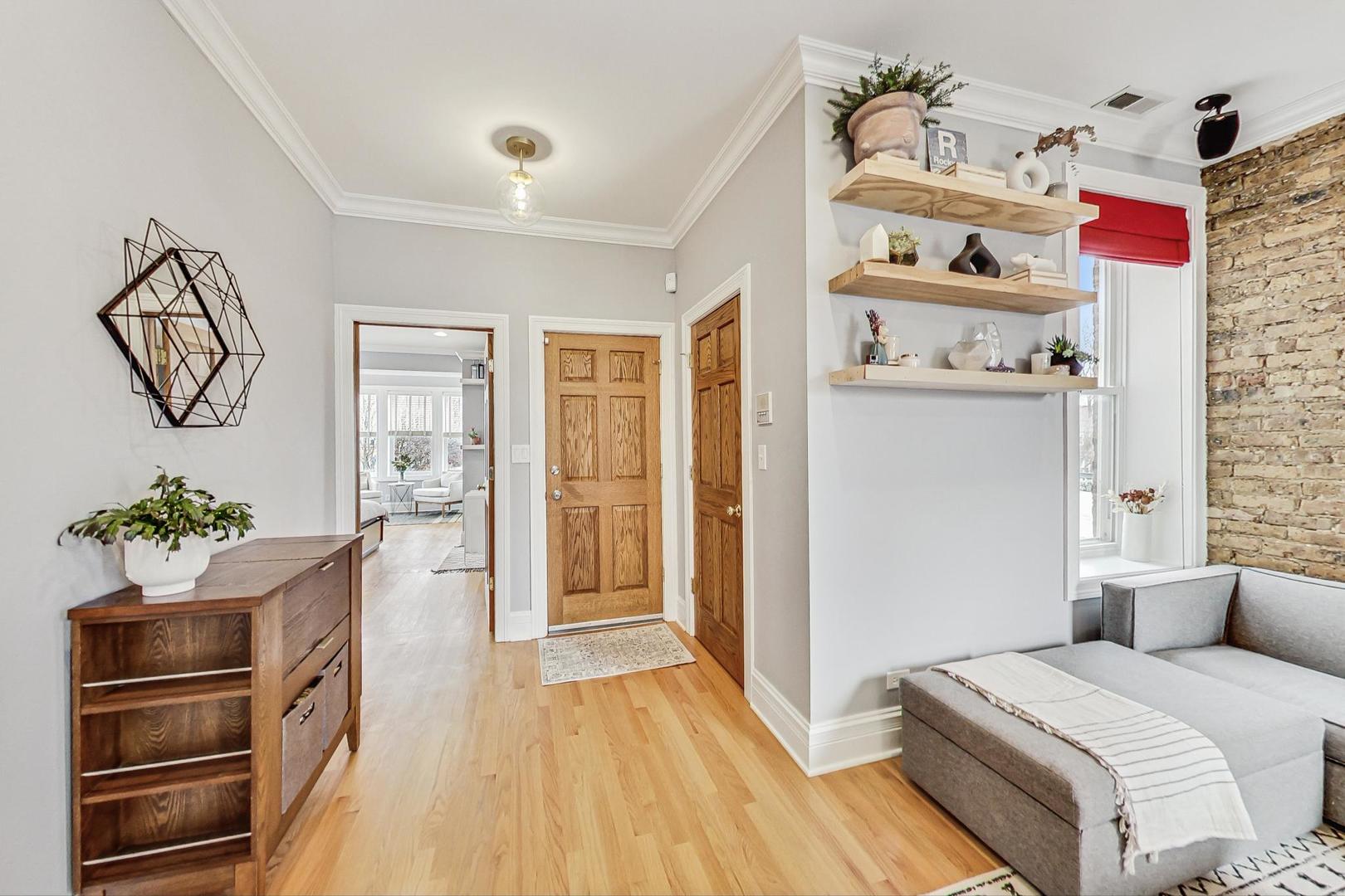 2661 W Leland Avenue Unit: 3