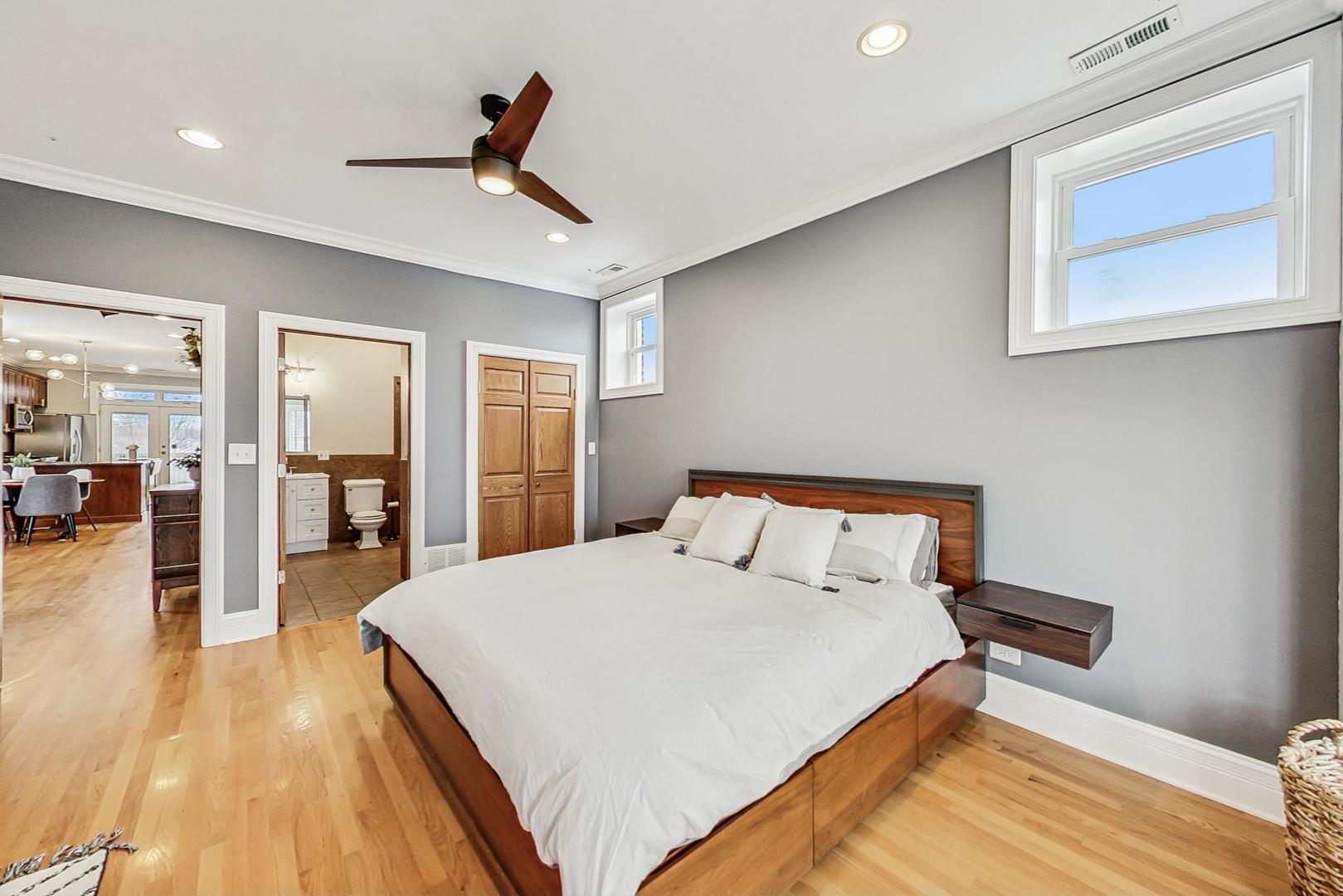 2661 W Leland Avenue Unit: 3