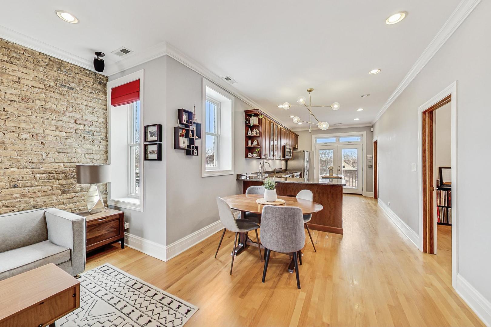 2661 W Leland Avenue Unit: 3