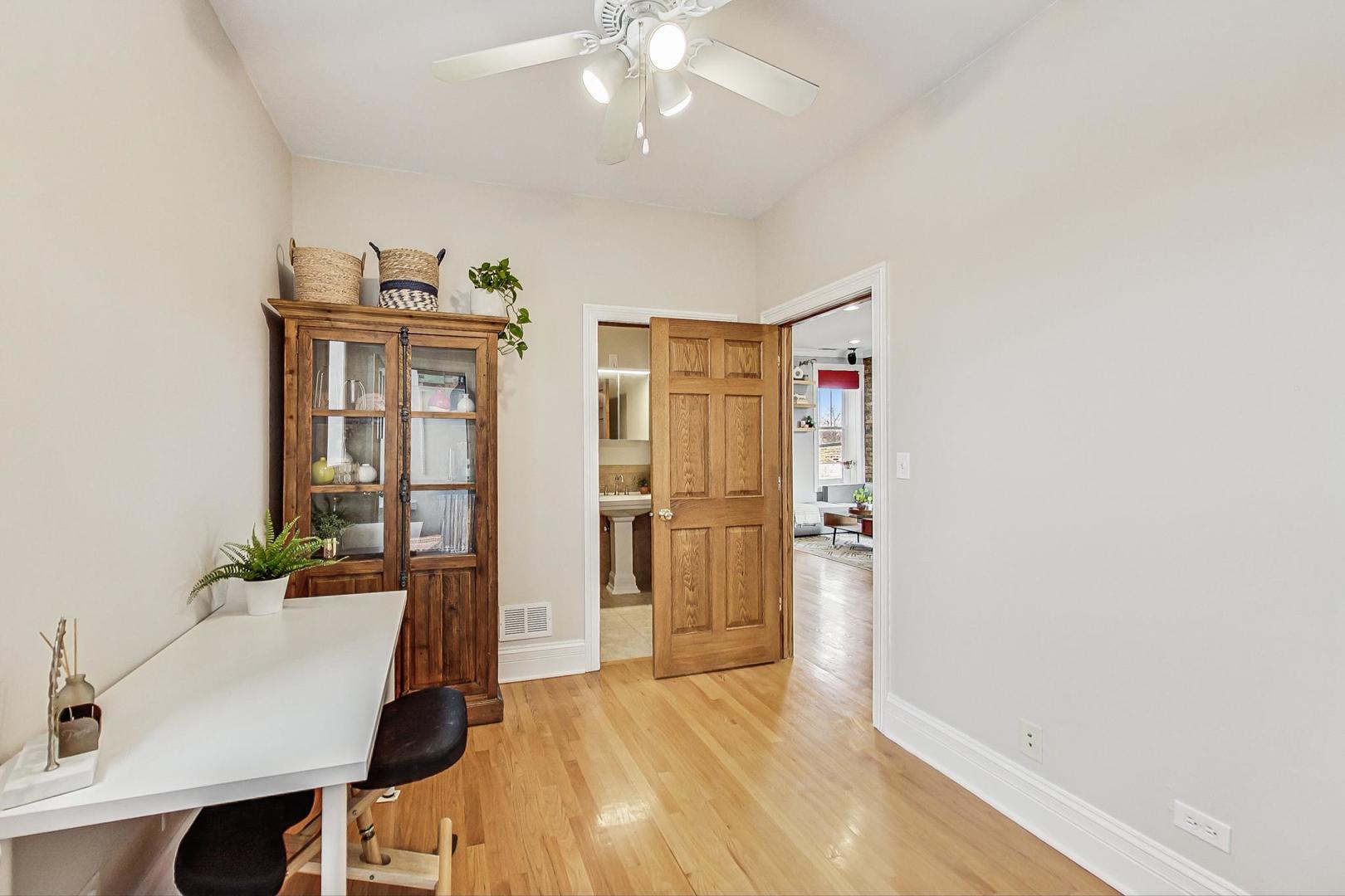 2661 W Leland Avenue Unit: 3