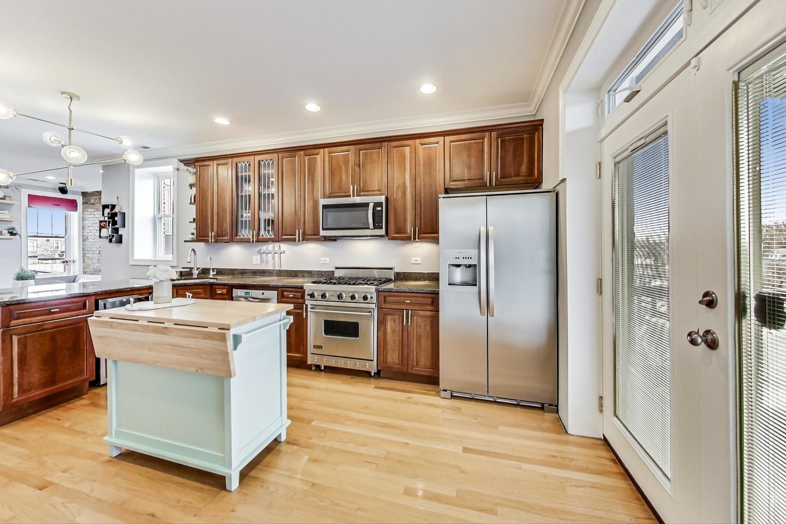 2661 W Leland Avenue Unit: 3