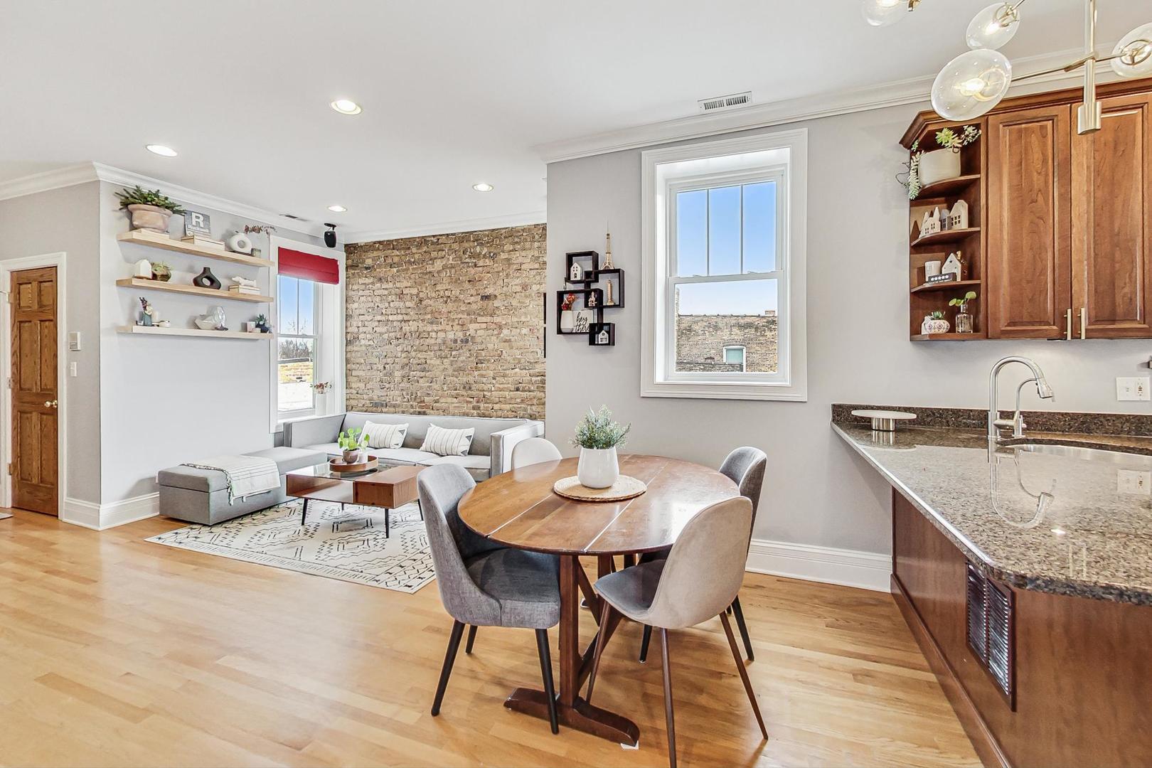 2661 W Leland Avenue Unit: 3