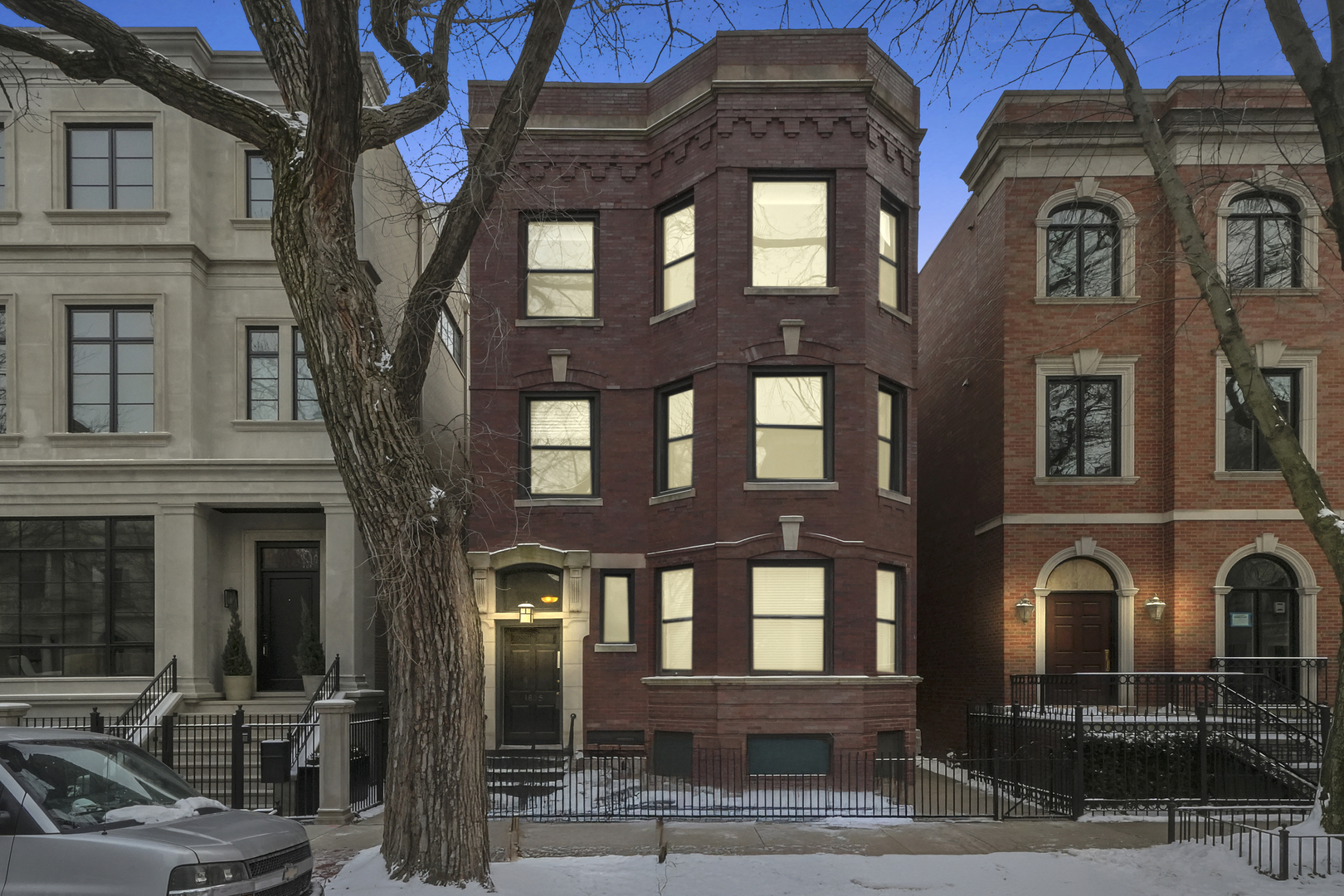 1835 N Howe Street Unit: 1R