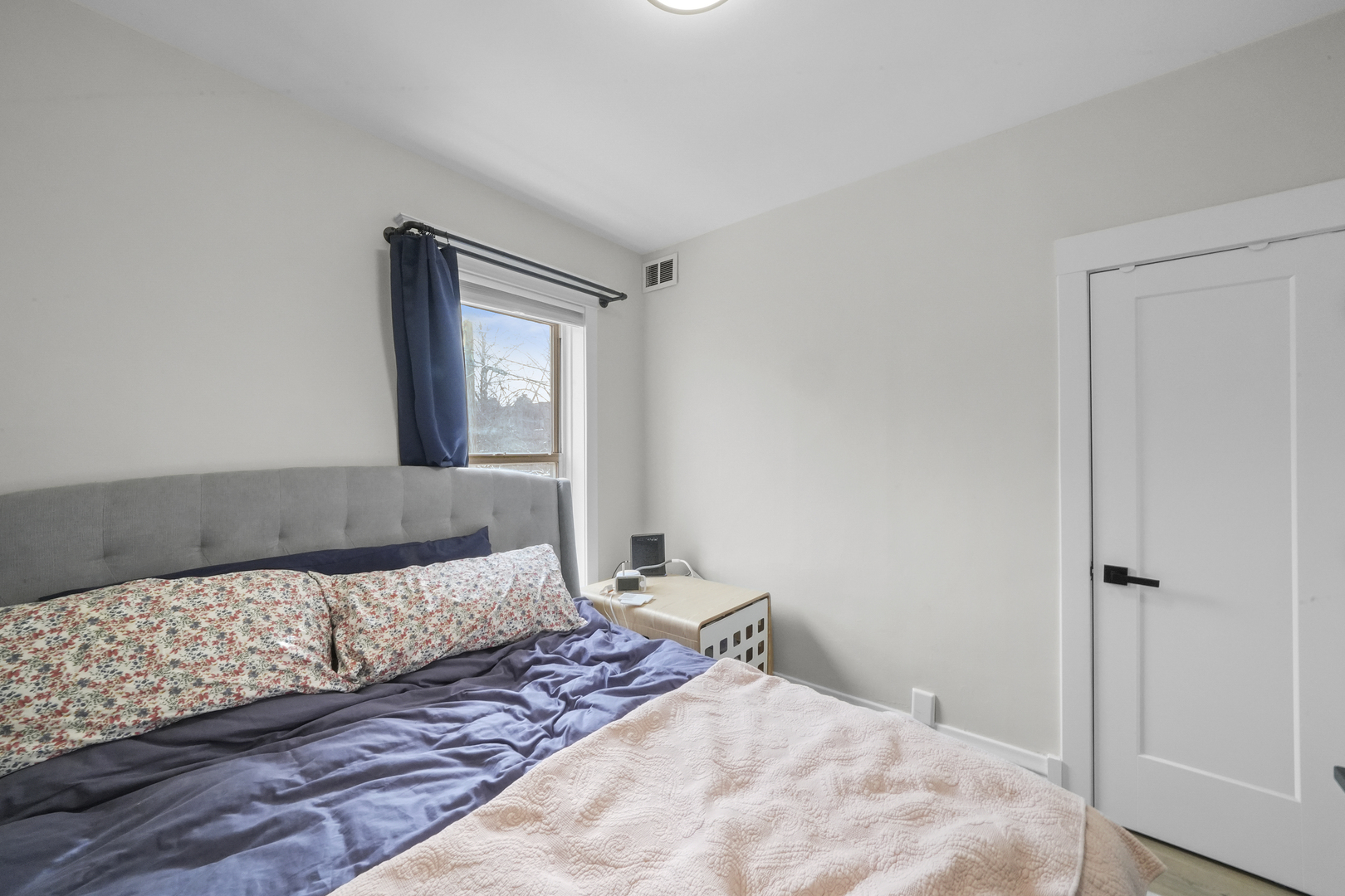 1835 N Howe Street Unit: 1R