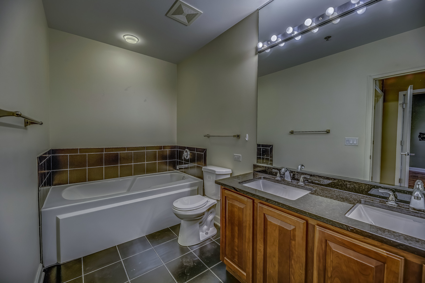1322 S Prairie Avenue Unit: 1307