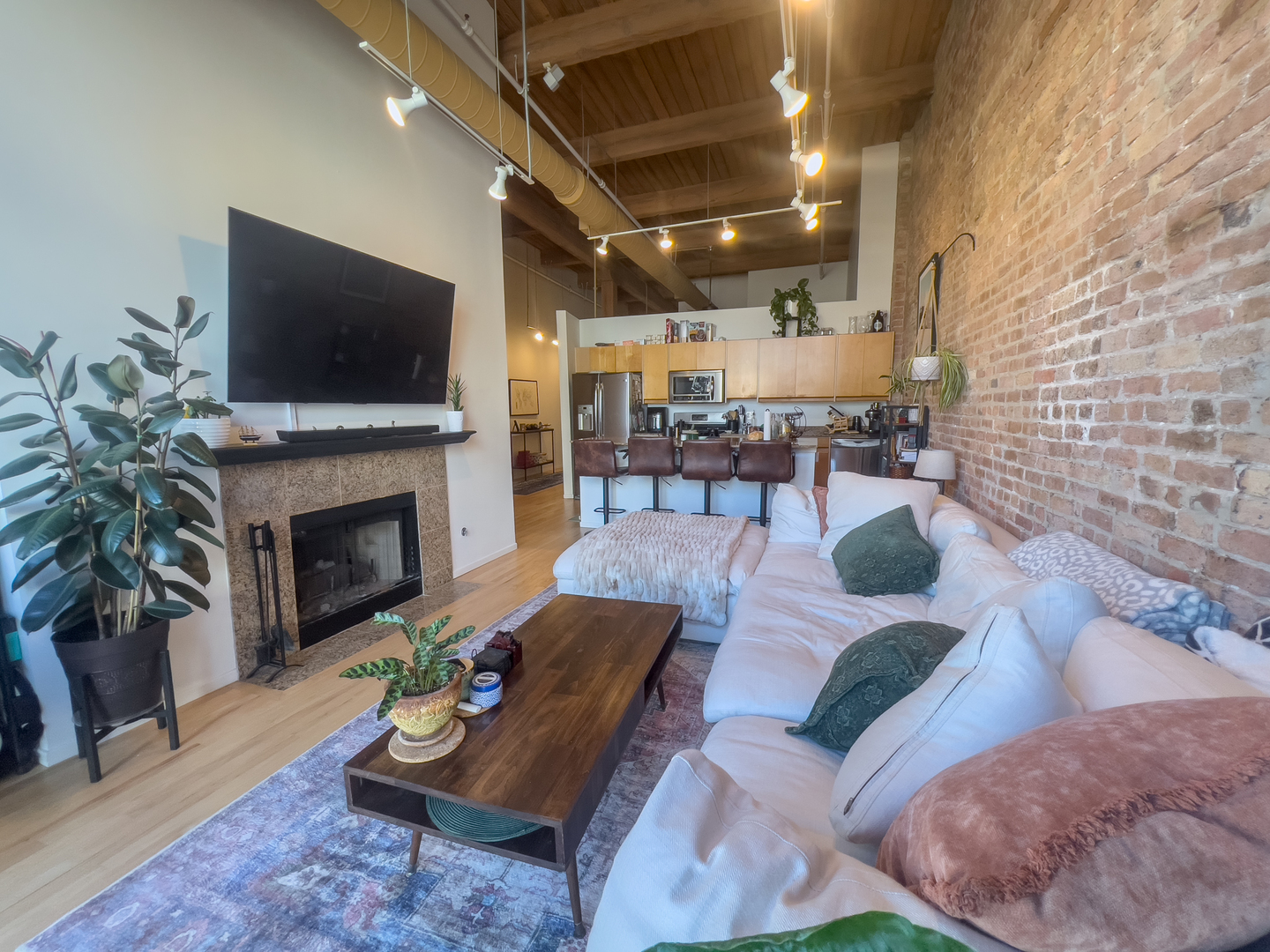 375 W ERIE Street Unit: 602