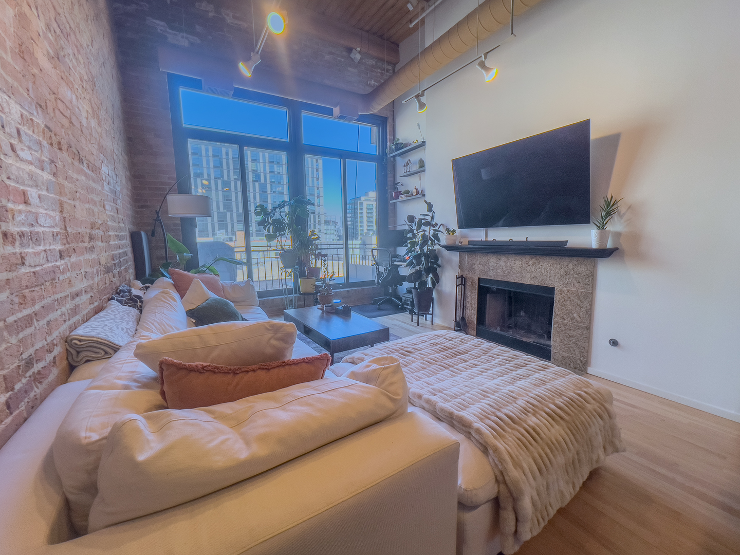 375 W ERIE Street Unit: 602
