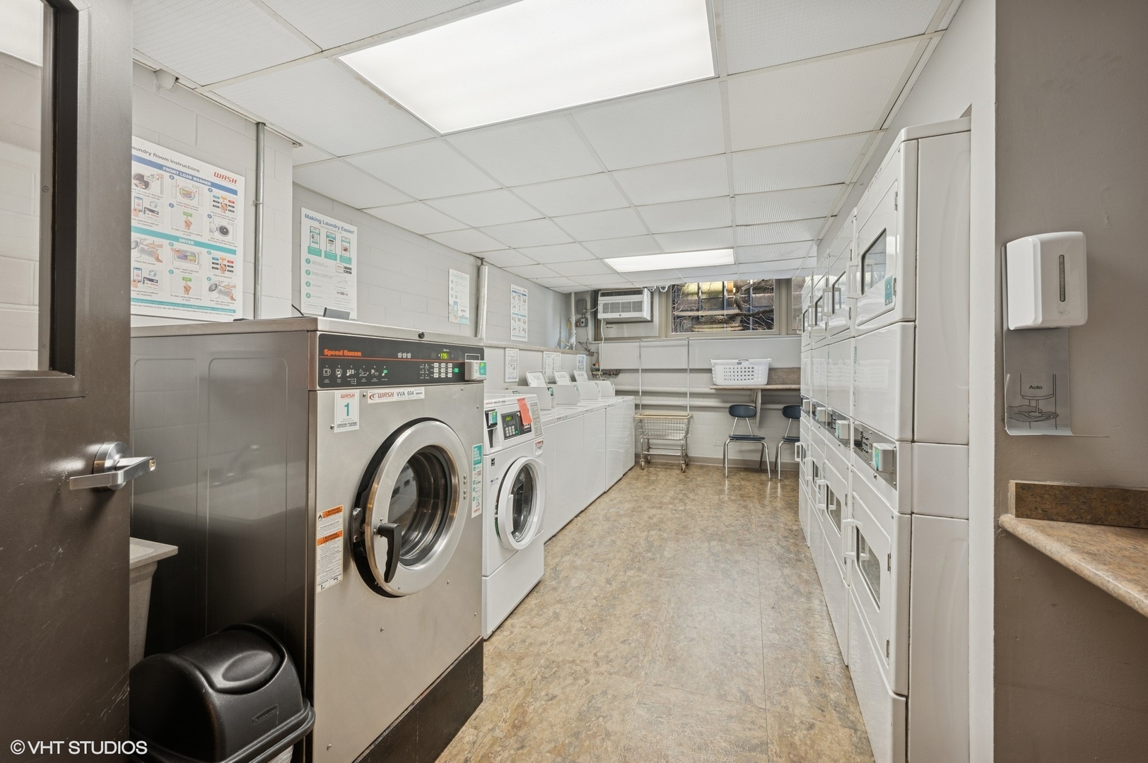 253 E Delaware Place Unit: 4B