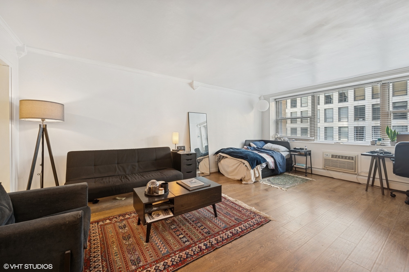 253 E Delaware Place Unit: 4B