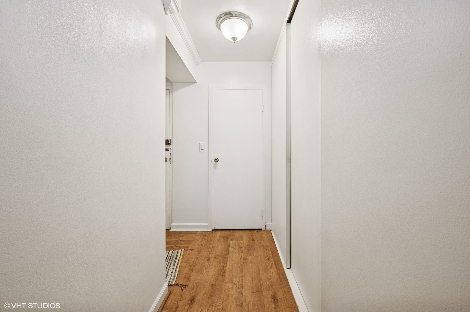 253 E Delaware Place Unit: 4B