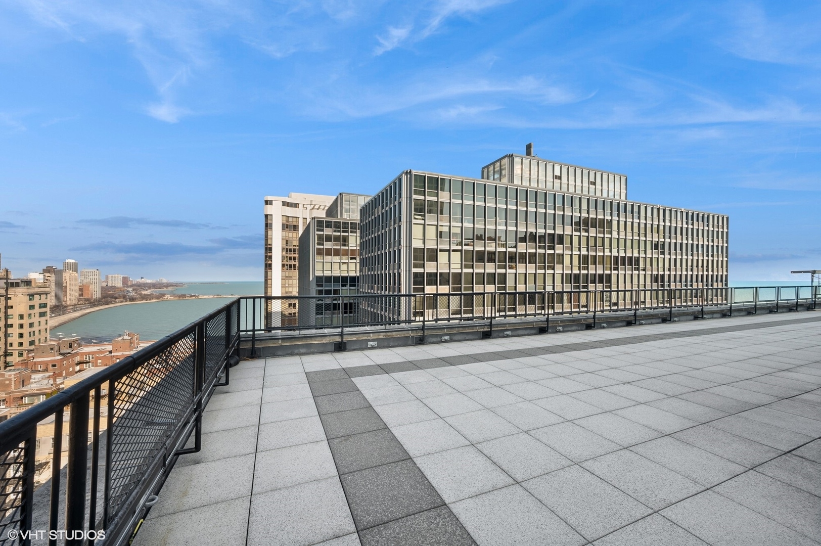 253 E Delaware Place Unit: 4B