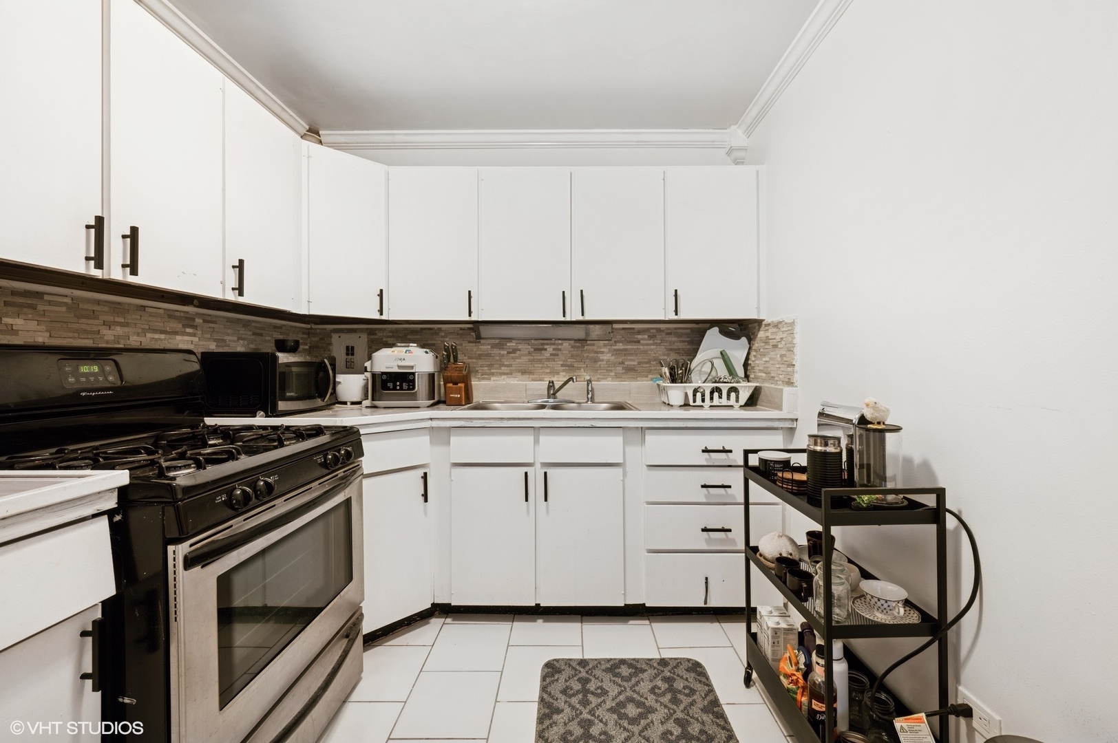 253 E Delaware Place Unit: 4B