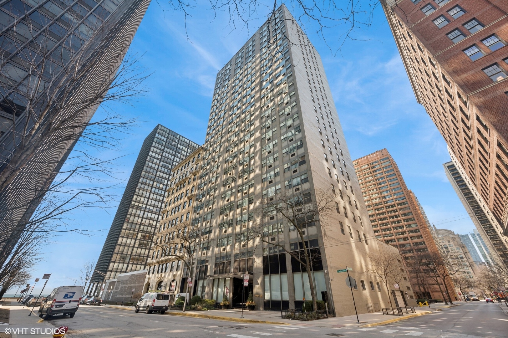 253 E Delaware Place Unit: 4B