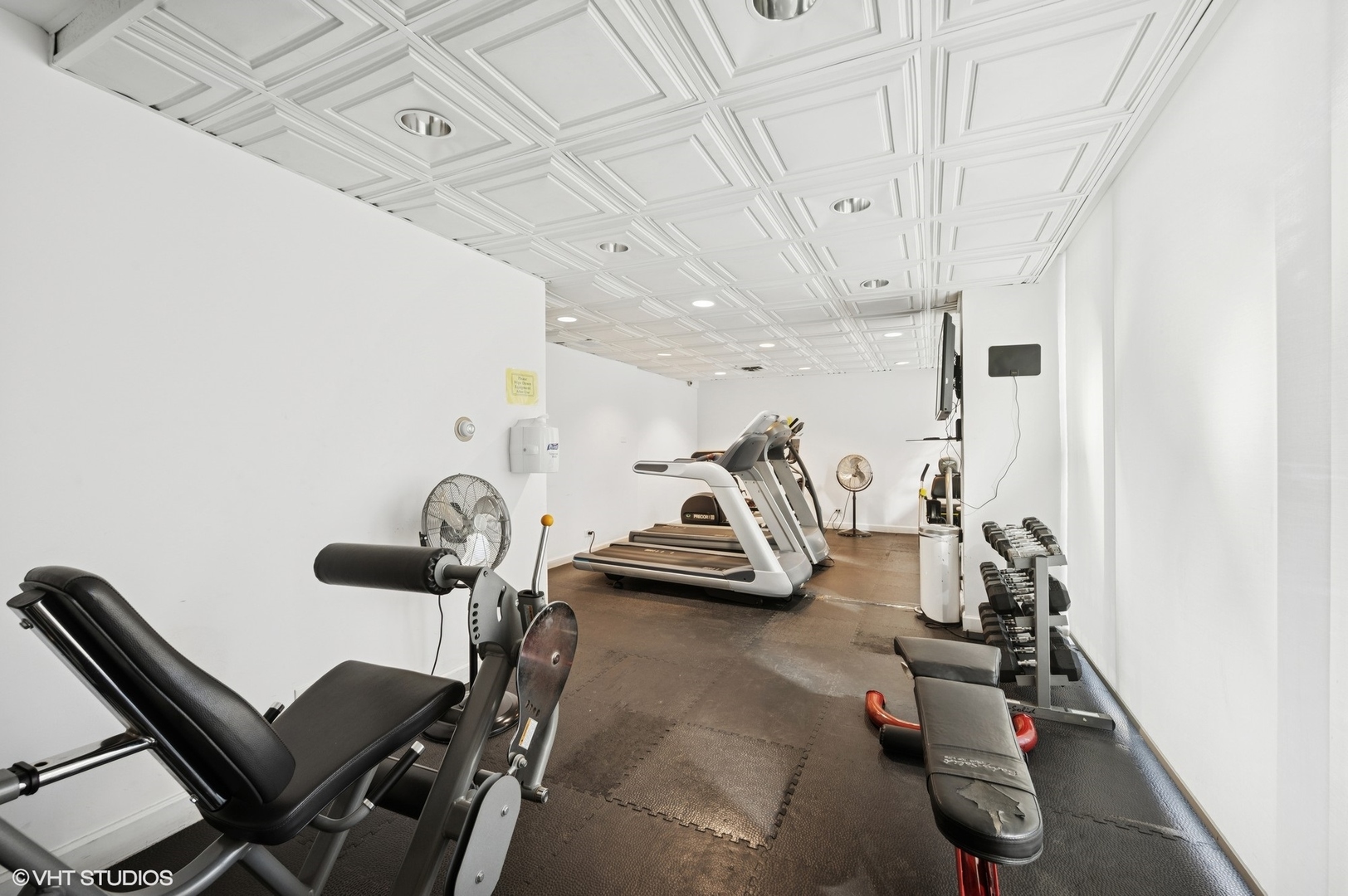 253 E Delaware Place Unit: 4B