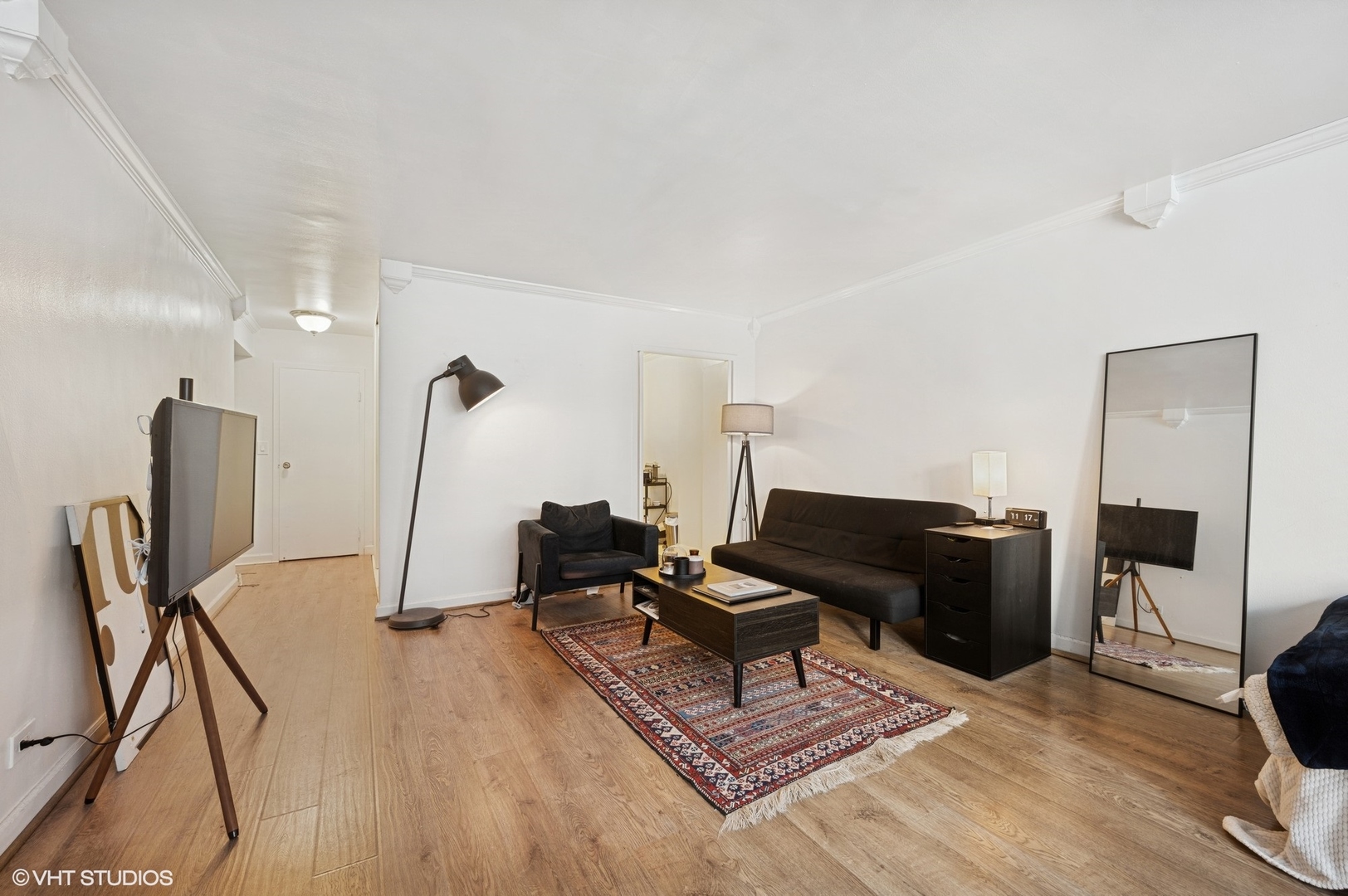 253 E Delaware Place Unit: 4B