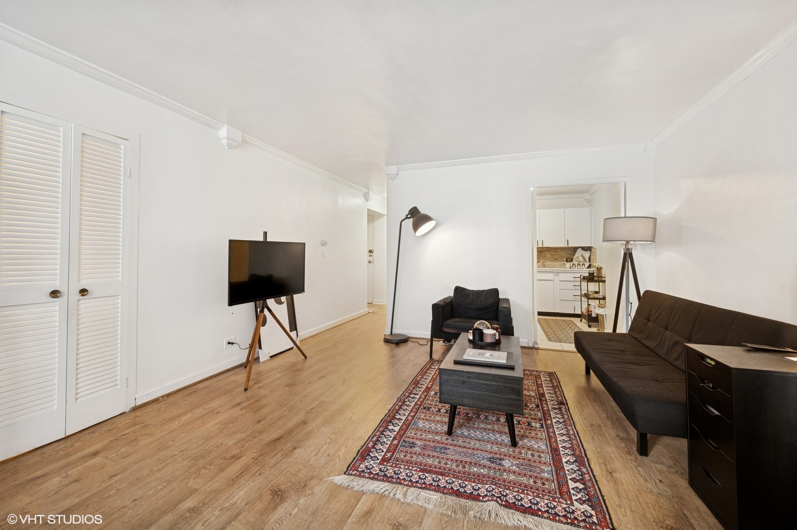 253 E Delaware Place Unit: 4B