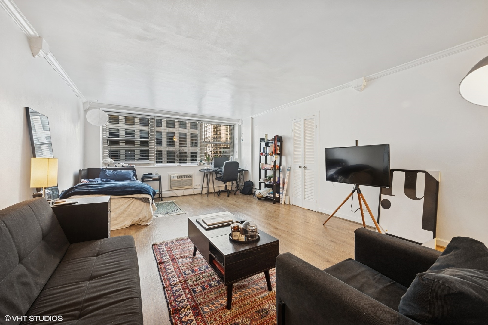 253 E Delaware Place Unit: 4B