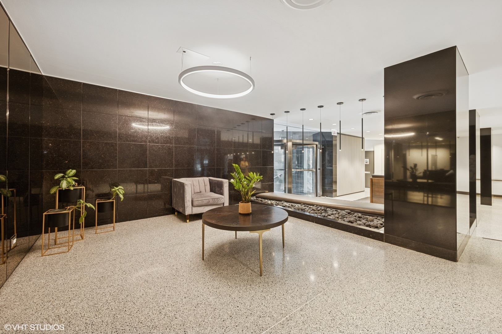 253 E Delaware Place Unit: 4B