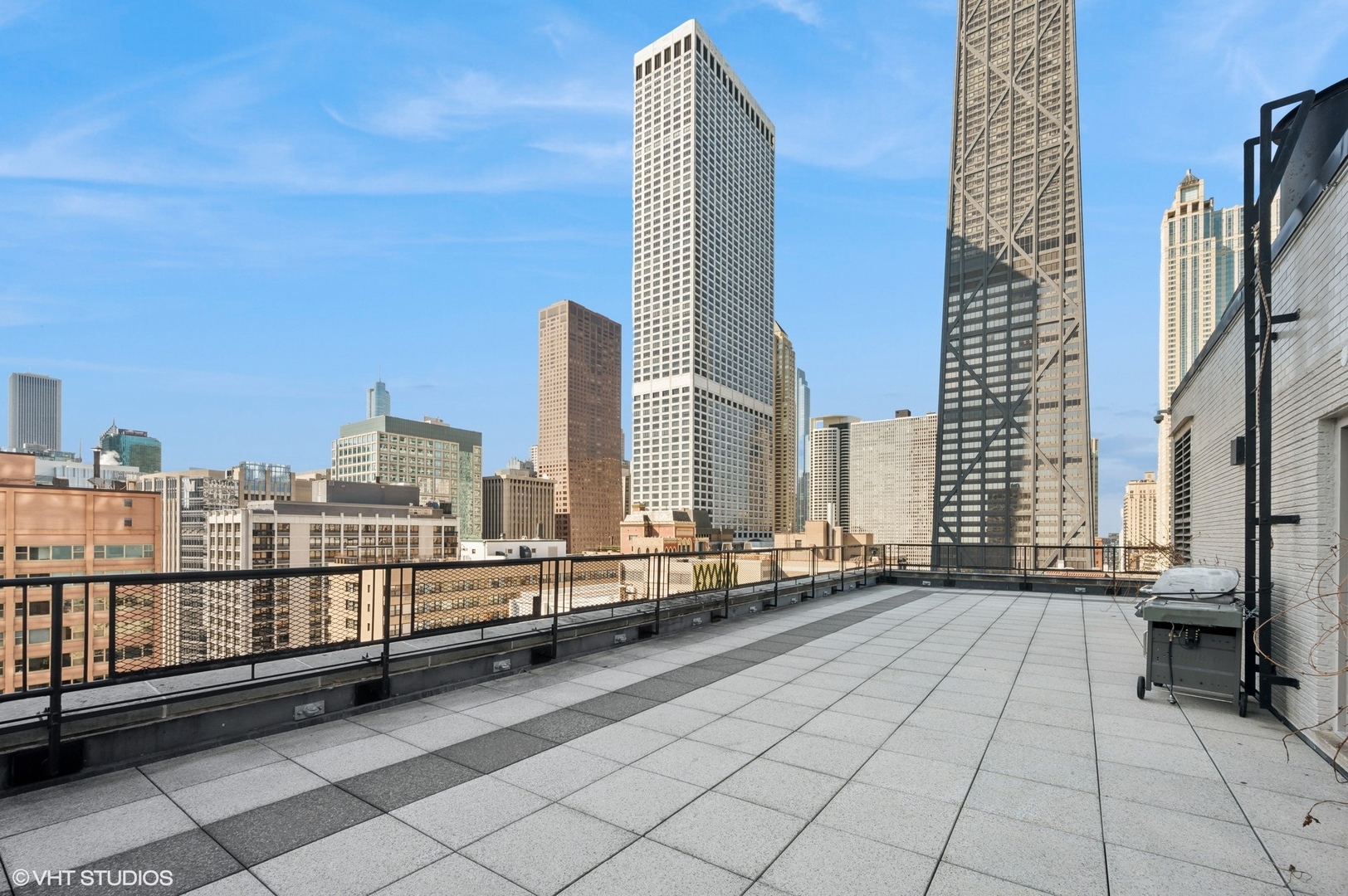 253 E Delaware Place Unit: 4B