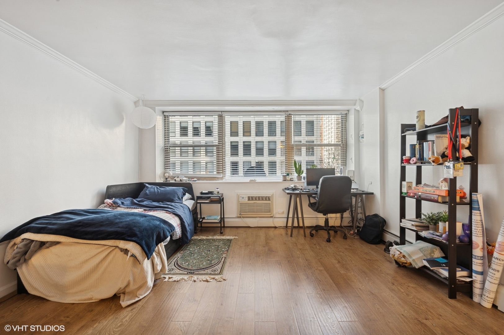 253 E Delaware Place Unit: 4B