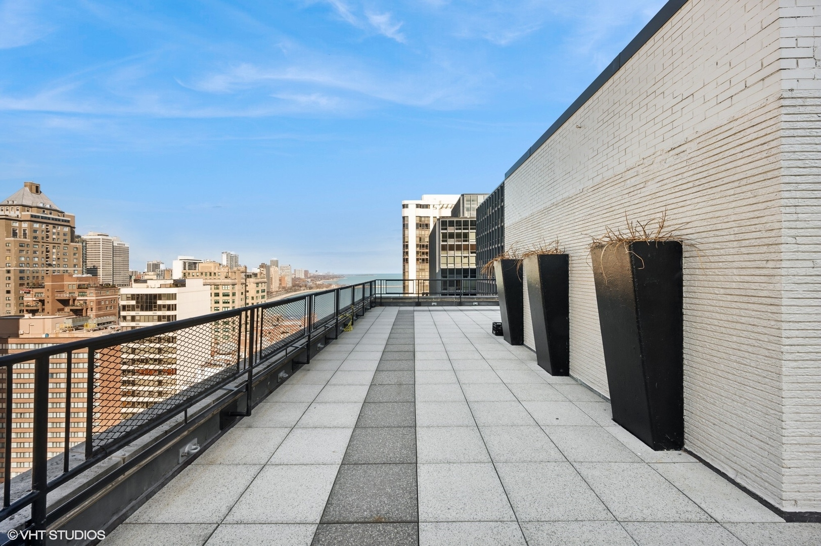 253 E Delaware Place Unit: 4B