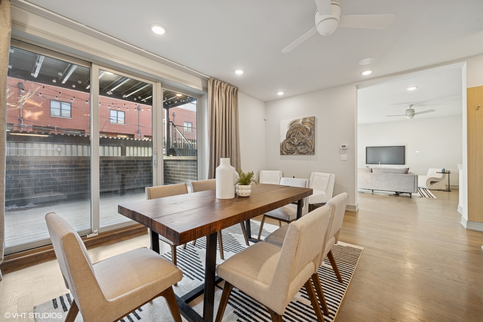 4956 N Western Avenue Unit: 1W