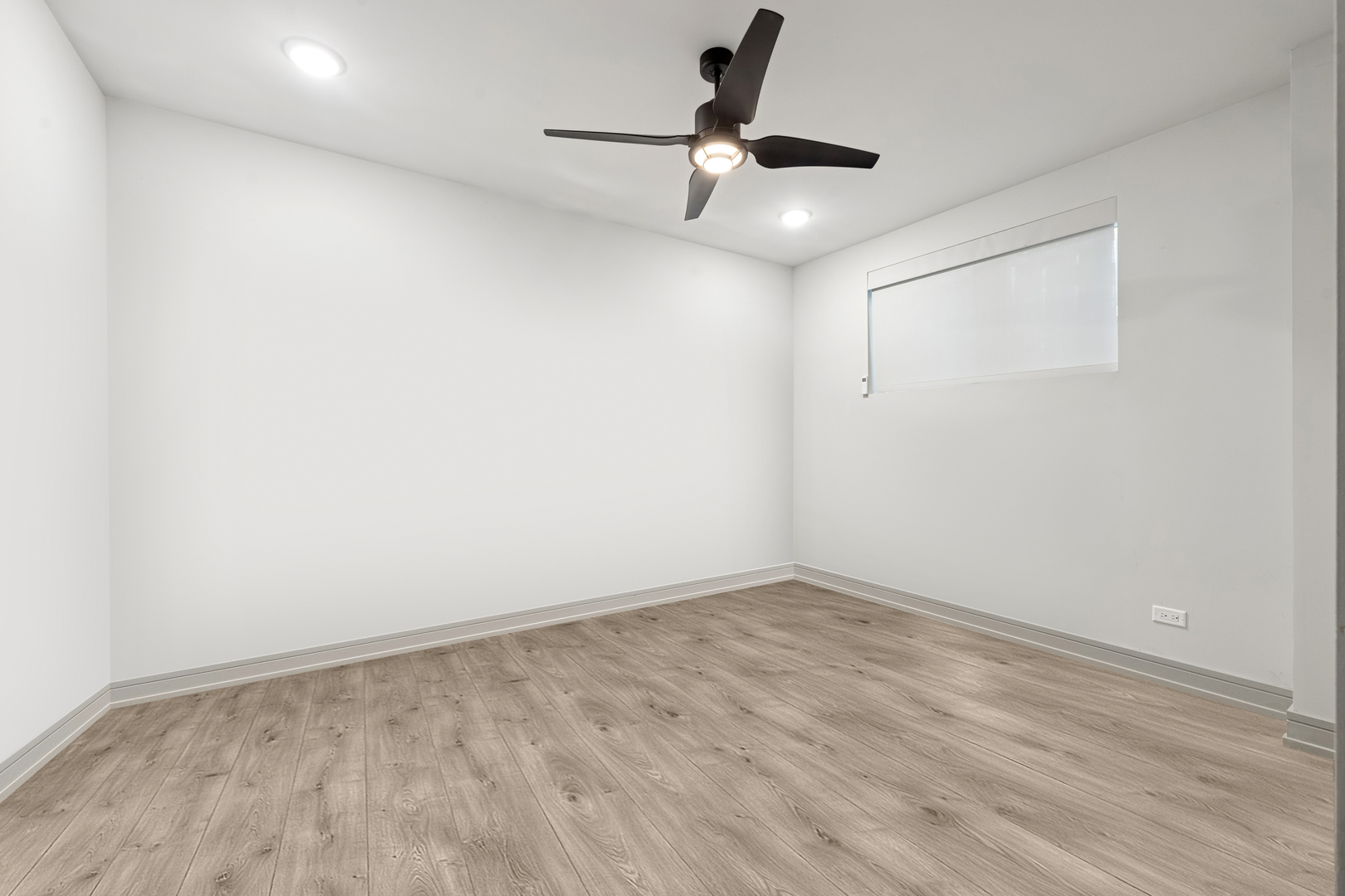 4956 N Western Avenue Unit: 1W