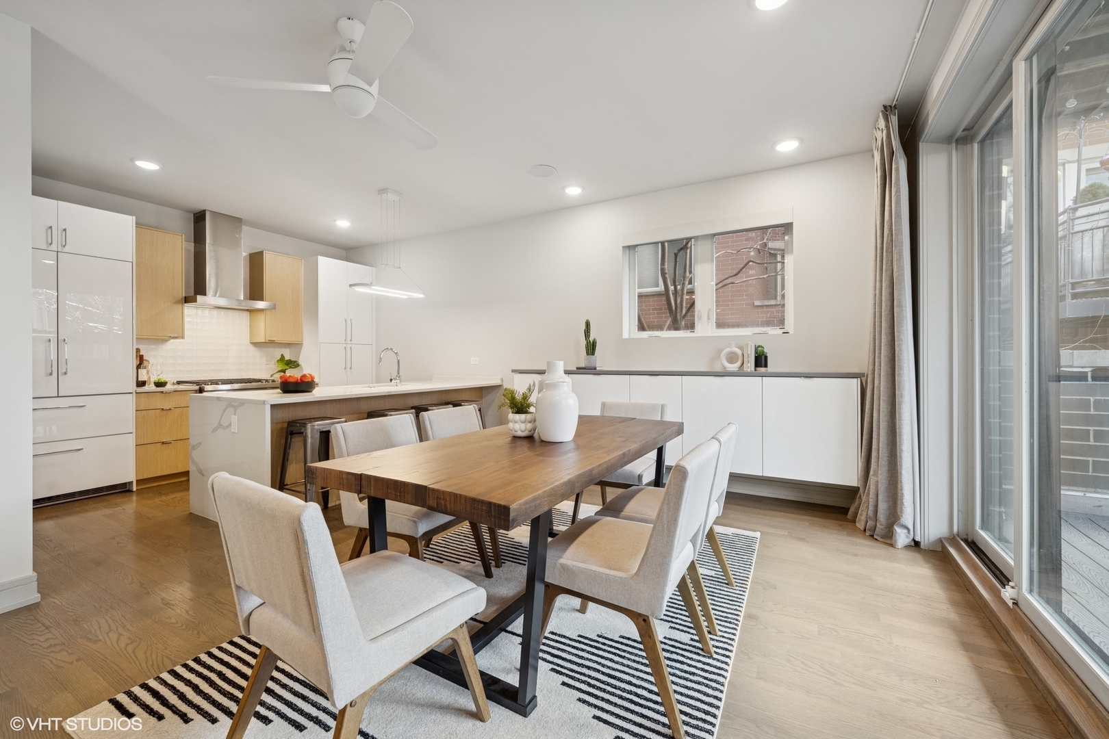 4956 N Western Avenue Unit: 1W