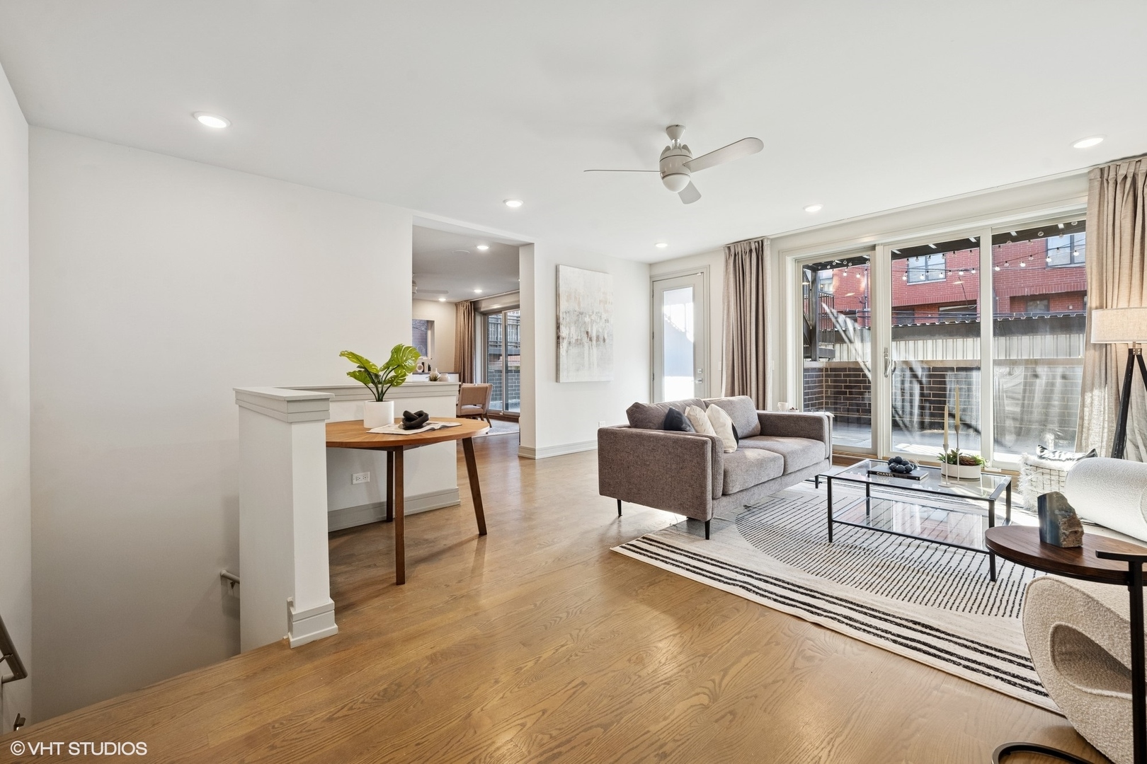 4956 N Western Avenue Unit: 1W