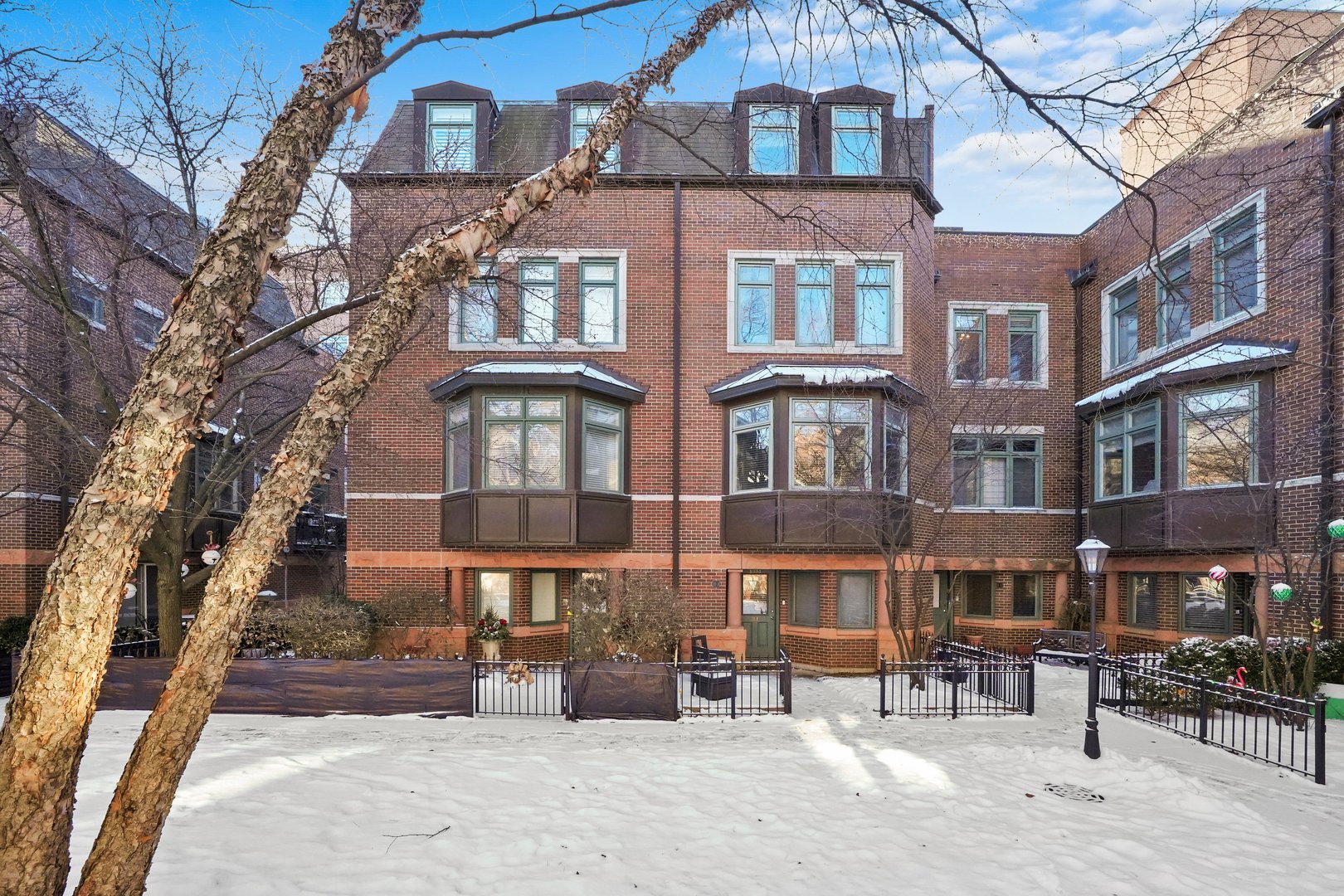 1351 W Altgeld Street Unit: 3J