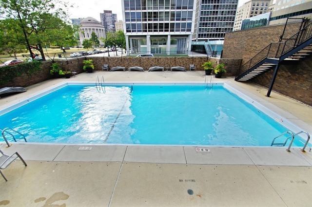 2800 N Lake Shore Drive Unit: 611