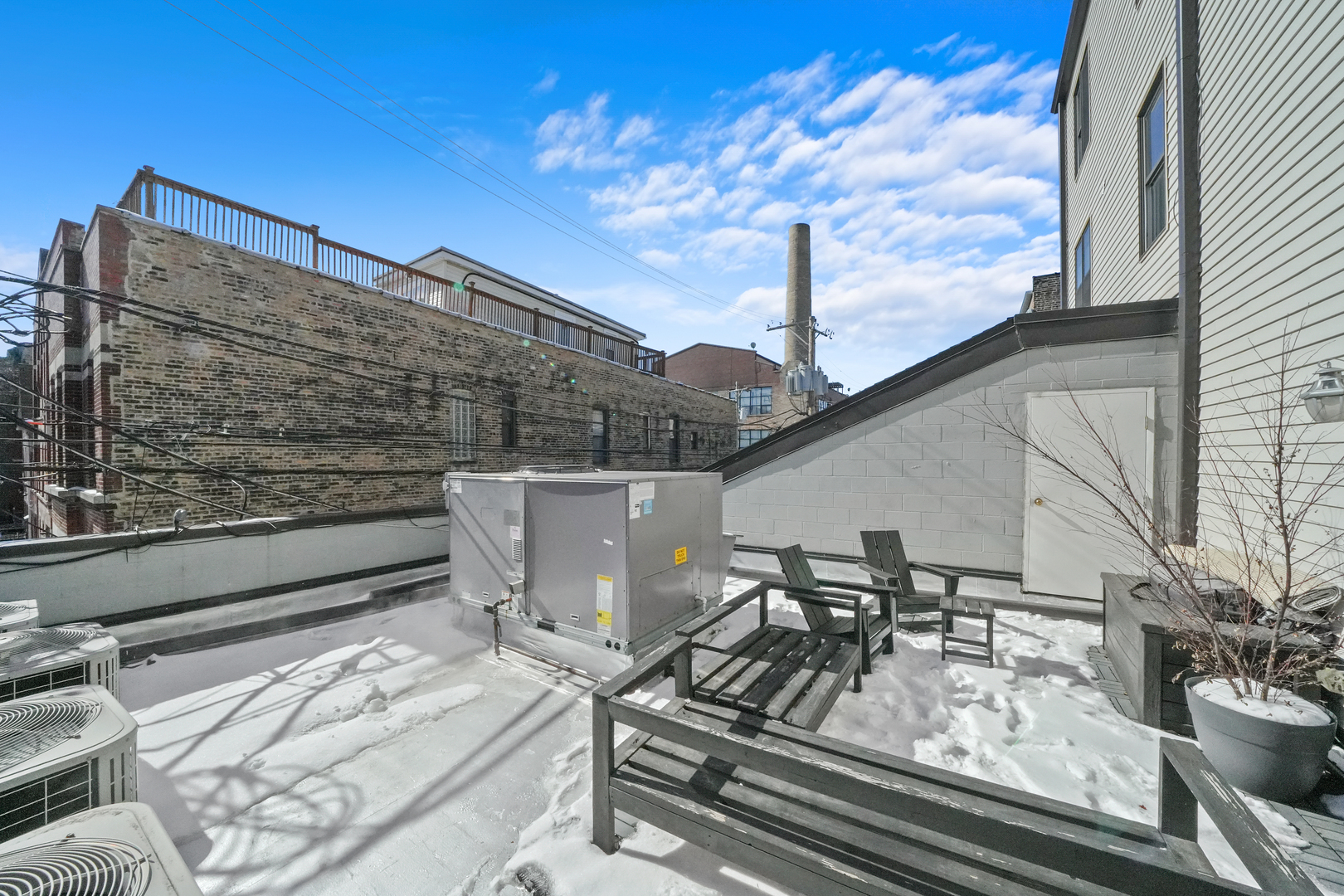 1735 W Division Street Unit: 204