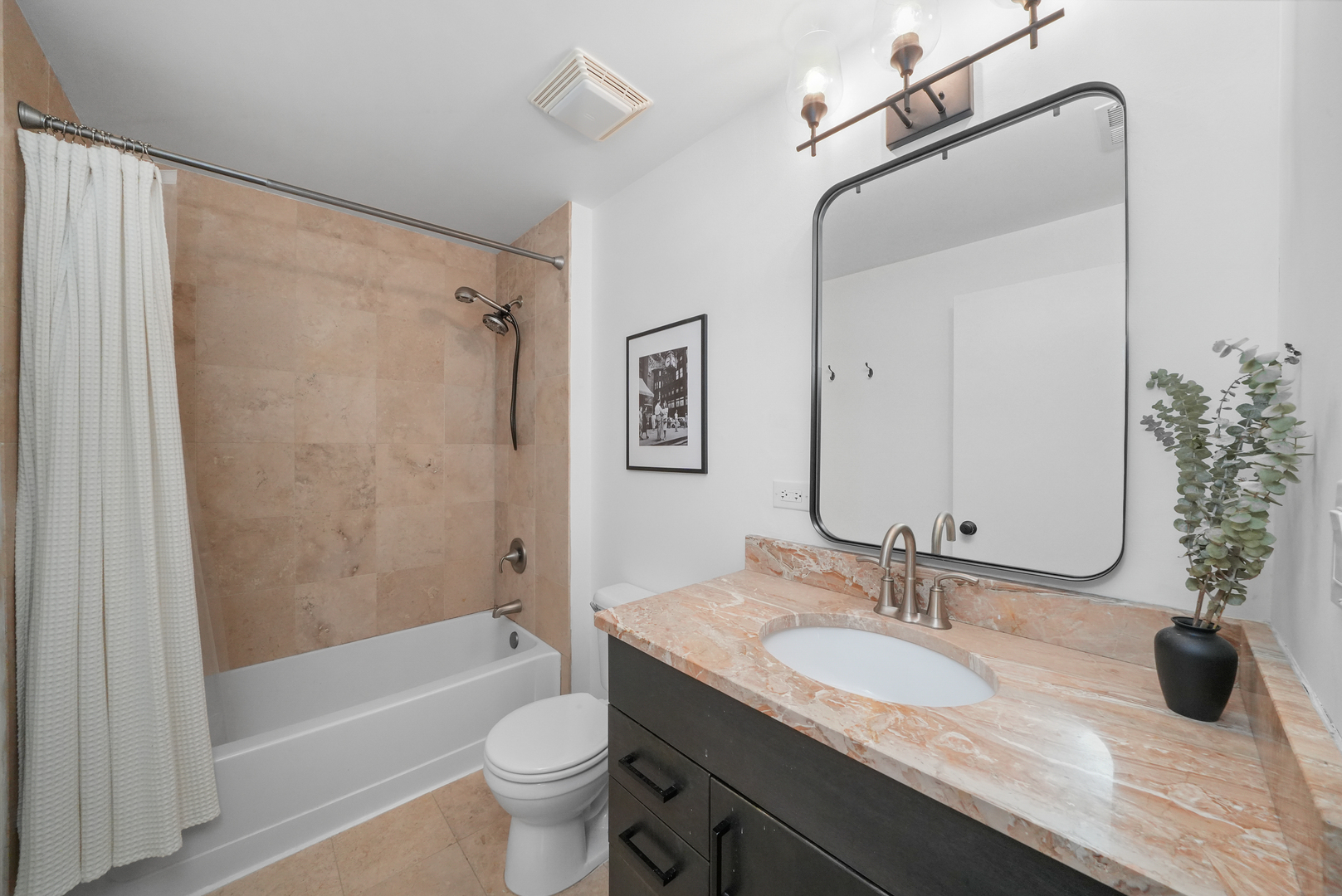 1735 W Division Street Unit: 204